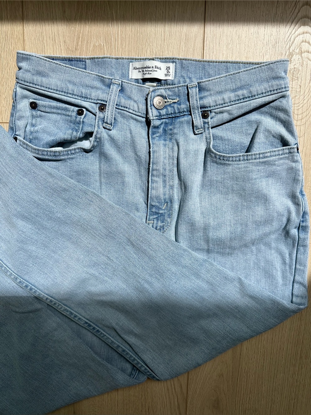 Abercrombie & Fitch Women's Light Wash Relaxed Jeans